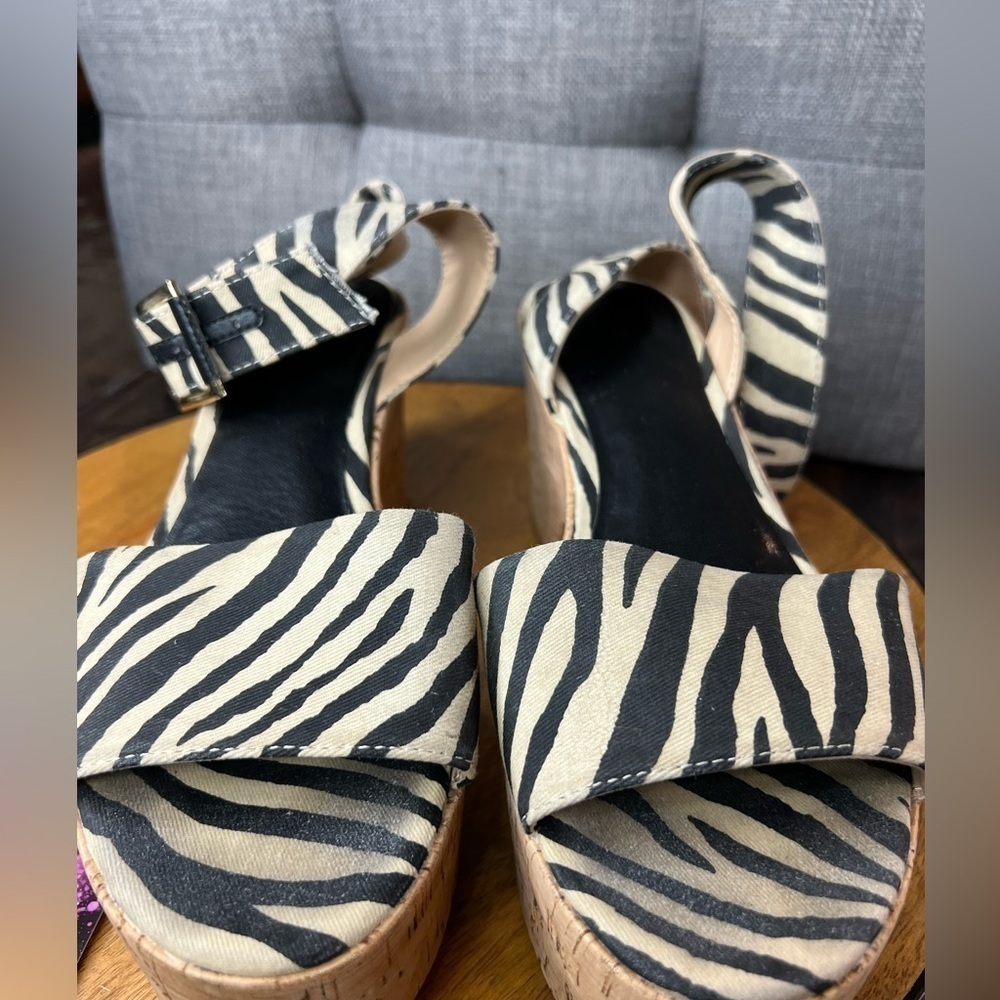293. H&M Platform Sandals Zebra Print 38/8